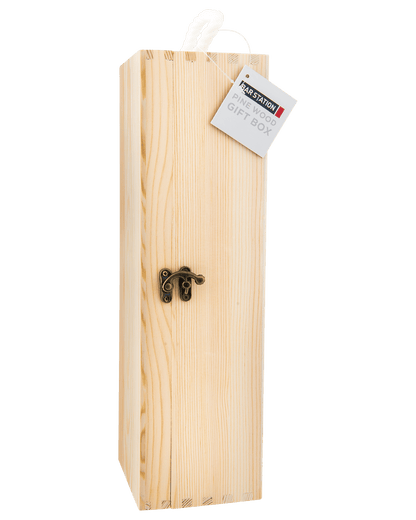 A pine wood gift box with a slot to hold a 750mL wine bottle, featuring a metal clasp and a white label on top.